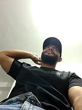 Snapshot of KLEYTON33 chatting on 02/04/26, 05:35 KLEYTON33 online show from 02/04/26, 05:35