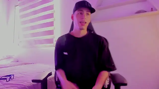 Snapshot of juan_posada chatting on 02/19/26, 02:47 juan posada online show from 02/19/26, 02:47