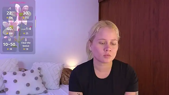 Snapshot of zoee__sweet chatting on 04/14/26, 09:31 zoee sweet online show from 04/14/26, 09:31