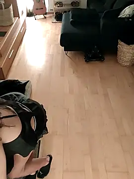 YaraEstelle online show from 03/11/26, 08:36