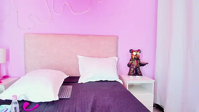 Snapshot of Hilaryportman chatting on 03/01/26, 03:06 Hilaryportman online show from 03/01/26, 03:06