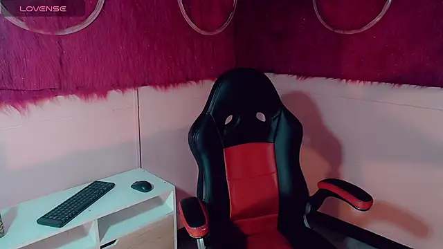 Snapshot of isabella_vogue chatting on 02/09/26, 12:14 isabella vogue online show from 02/09/26, 12:14