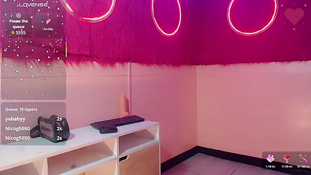 Snapshot of isabella_vogue chatting on 02/27/26, 11:10 isabella vogue online show from 02/27/26, 11:10