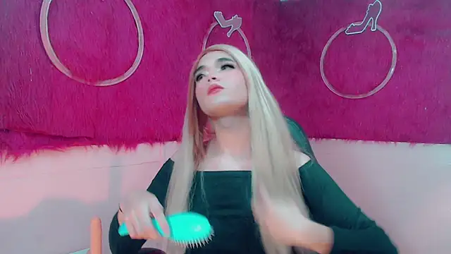 Snapshot of isabella_vogue chatting on 02/15/26, 11:42 isabella vogue online show from 02/15/26, 11:42