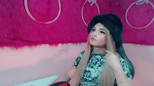 Snapshot of isabella_vogue chatting on 02/14/26, 11:43 isabella vogue online show from 02/14/26, 11:43