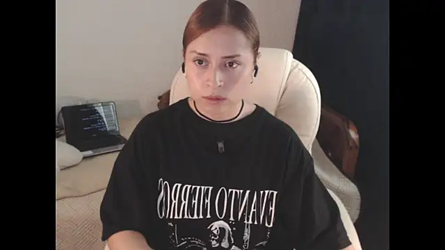 Snapshot of Lametaleralatina chatting on 02/02/26, 01:32 Lametaleralatina online show from 02/02/26, 01:32