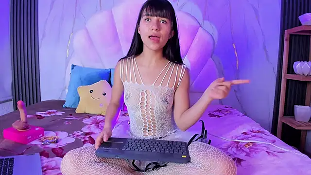 LiaJohnnson  online show from 04/22/26, 04:30