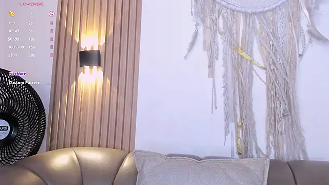 Snapshot of Salma_Haleem chatting on 02/22/26, 08:32 Salma Haleem online show from 02/22/26, 08:32