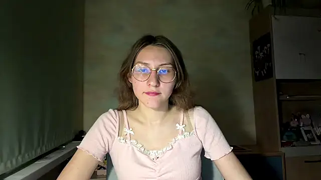 Snapshot of Miaaa_Moon chatting on 06/11/26, 06:49 Miaaa Moon online show from 06/11/26, 06:49