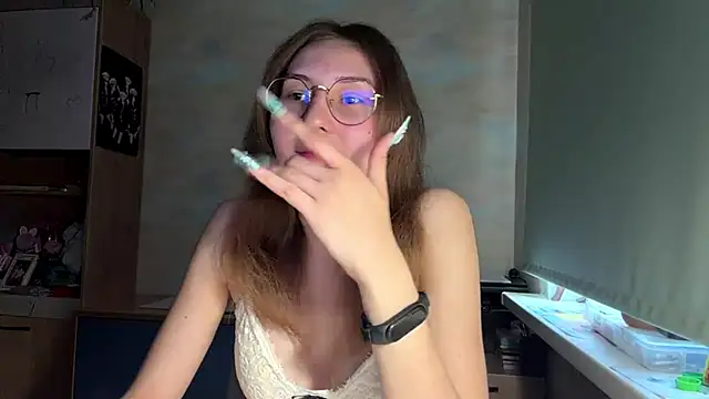 Snapshot of Miaaa_Moon chatting on 06/09/26, 04:30 Miaaa Moon online show from 06/09/26, 04:30
