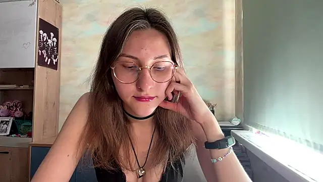 Snapshot of Miaaa_Moon chatting on 05/19/26, 11:39 Miaaa Moon online show from 05/19/26, 11:39