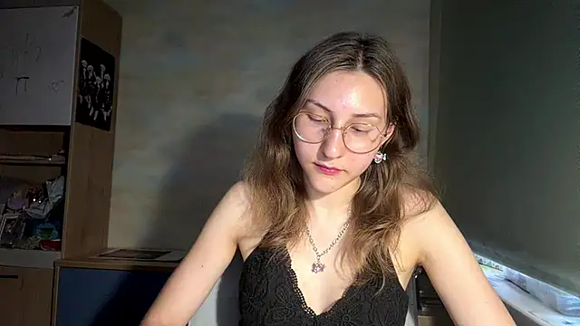Snapshot of Miaaa_Moon chatting on 06/15/26, 04:50 Miaaa Moon online show from 06/15/26, 04:50