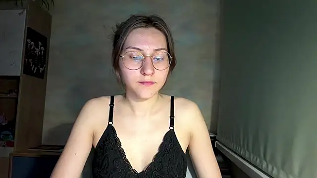 Snapshot of Miaaa_Moon chatting on 06/21/26, 08:36 Miaaa Moon online show from 06/21/26, 08:36