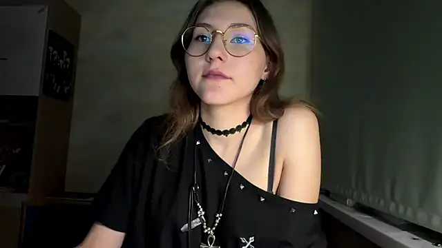 Snapshot of Miaaa_Moon chatting on 07/16/26, 08:17 Miaaa Moon online show from 07/16/26, 08:17