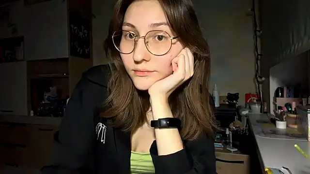 Snapshot of Miaaa_Moon chatting on 02/14/26, 04:18 Miaaa Moon online show from 02/14/26, 04:18