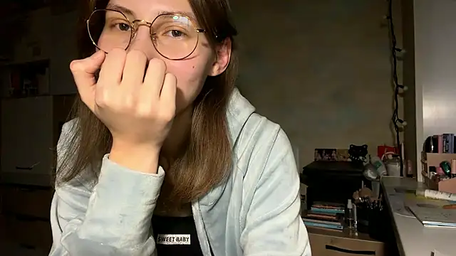 Snapshot of Miaaa_Moon chatting on 02/11/26, 04:40 Miaaa Moon online show from 02/11/26, 04:40