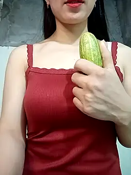 Snapshot of Vyvvyy69 chatting on 02/05/26, 12:28 Vyvvyy69 online show from 02/05/26, 12:28