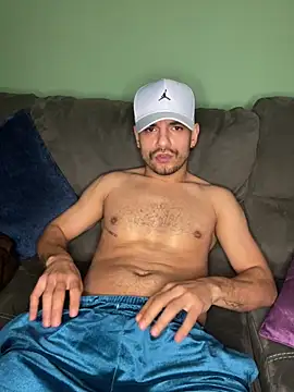 Snapshot of alessand180521 chatting on 02/10/26, 08:19 alessand180521 online show from 02/10/26, 08:19