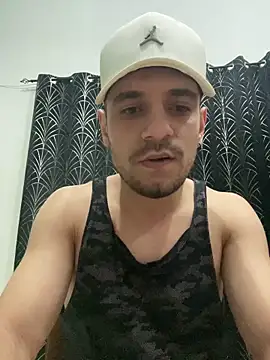 Snapshot of alessand180521 chatting on 02/17/26, 10:40 alessand180521 online show from 02/17/26, 10:40