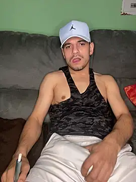 Snapshot of alessand180521 chatting on 02/16/26, 04:38 alessand180521 online show from 02/16/26, 04:38