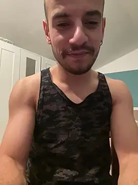 Snapshot of alessand180521 chatting on 02/14/26, 07:25 alessand180521 online show from 02/14/26, 07:25