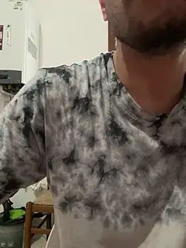 Snapshot of alessand180521 chatting on 02/24/26, 04:08 alessand180521 online show from 02/24/26, 04:08