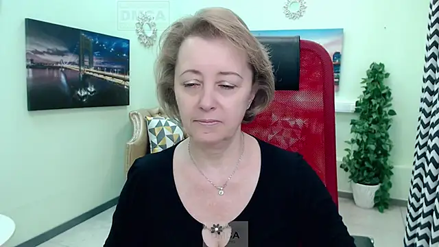 MONA W online show from 04/09/26, 11:05