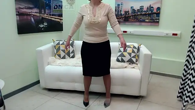 Snapshot of MONA_W chatting on 02/15/26, 05:19 MONA W online show from 02/15/26, 05:19