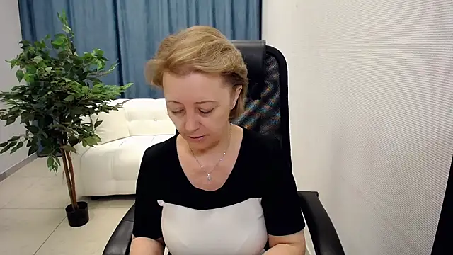 MONA W online show from 04/30/26, 11:06
