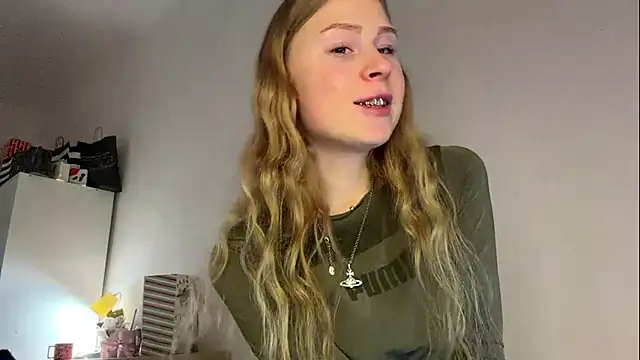 Snapshot of Flexiblegirl chatting on 02/22/26, 05:25 Flexiblegirl online show from 02/22/26, 05:25