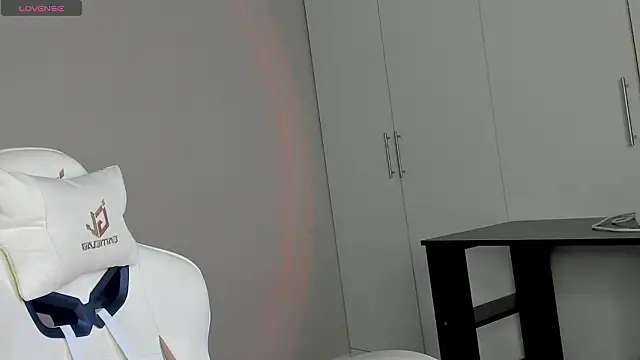 Snapshot of Leah_Castro chatting on 02/15/26, 06:03 Leah Castro online show from 02/15/26, 06:03