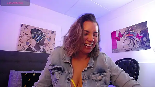 Snapshot of milfsecret69 chatting on 06/18/26, 10:53 milfsecret69 online show from 06/18/26, 10:53