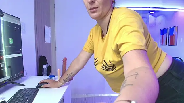 Madame scarlett online show from 03/25/26, 11:42