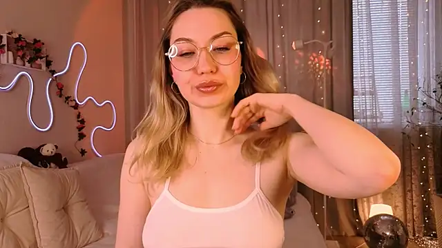 lusciousslily online show from 04/10/26, 04:41