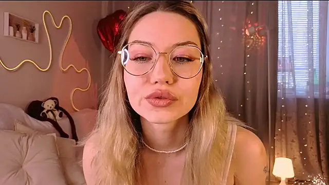 lusciousslily online show from 03/04/26, 04:31