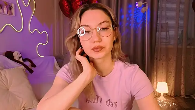 Snapshot of lusciousslily chatting on 02/26/26, 01:38 lusciousslily online show from 02/26/26, 01:38