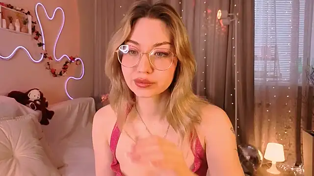 lusciousslily online show from 03/19/26, 03:28