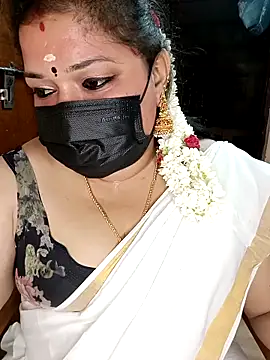 Snapshot of silk_rose05 chatting on 04/01/26, 05:21 silk rose05 online show from 04/01/26, 05:21