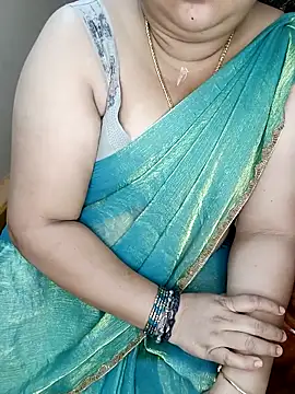 Snapshot of silk_rose05 chatting on 04/13/26, 07:18 silk rose05 online show from 04/13/26, 07:18