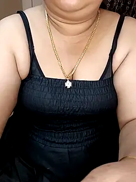 Snapshot of silk_rose05 chatting on 04/15/26, 10:43 silk rose05 online show from 04/15/26, 10:43