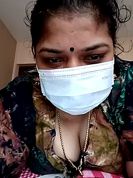 Snapshot of silk_rose05 chatting on 04/04/26, 10:44 silk rose05 online show from 04/04/26, 10:44