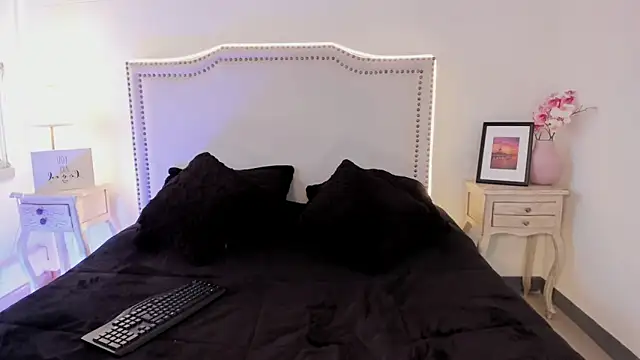 nia-malkova online show from 05/22/26, 10:08