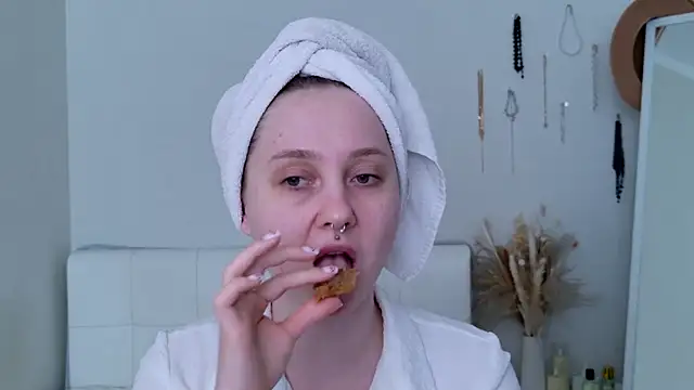 CandiceKingzzz online show from 03/18/26, 12:19