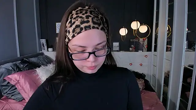 Snapshot of Maykinkya chatting on 02/25/26, 01:55 Maykinkya online show from 02/25/26, 01:55