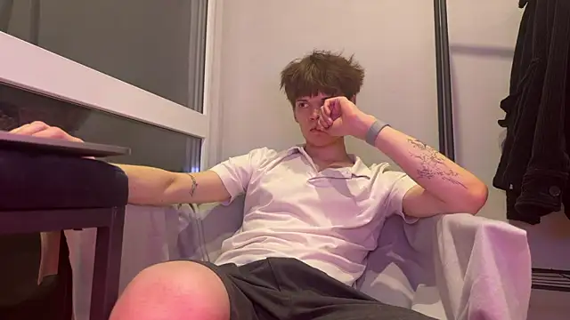 Snapshot of Kevin_bucks chatting on 02/17/26, 02:14 Kevin bucks online show from 02/17/26, 02:14