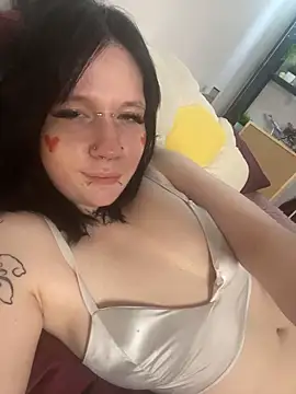 Snapshot of AuraShift chatting on 02/14/26, 10:15 AuraShift online show from 02/14/26, 10:15