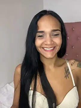 Snapshot of Maria_x_Alejandra chatting on 02/13/26, 04:01 Maria x Alejandra online show from 02/13/26, 04:01