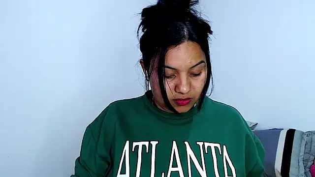 Snapshot of emily-rousee- chatting on 02/27/26, 02:45 emily-rousee- online show from 02/27/26, 02:45