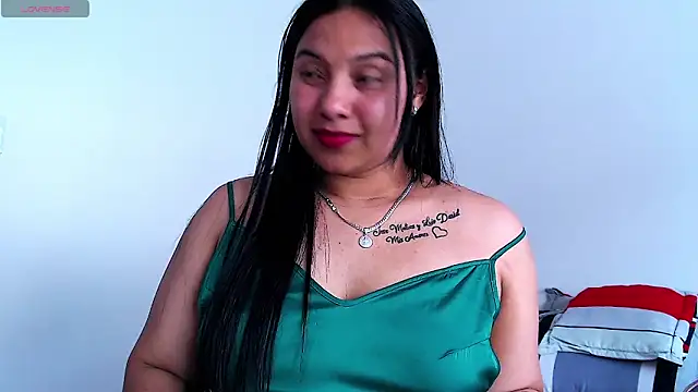 Snapshot of emily-rousee- chatting on 02/14/26, 06:41 emily-rousee- online show from 02/14/26, 06:41