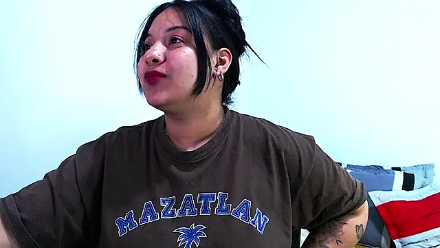 Snapshot of emily-rousee- chatting on 02/26/26, 02:22 emily-rousee- online show from 02/26/26, 02:22